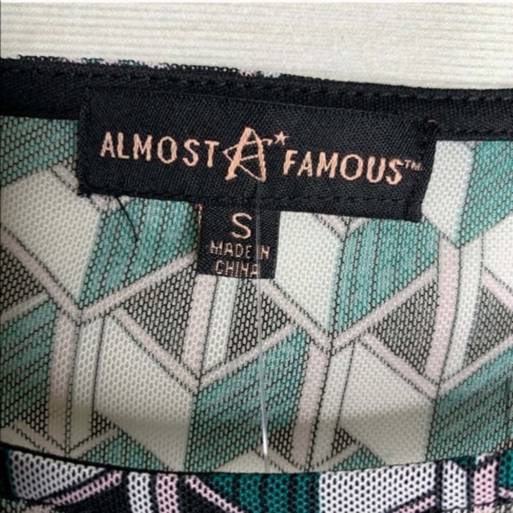 Geometric Print Green & Black Mesh Fitted Top S - Picture 12 of 15